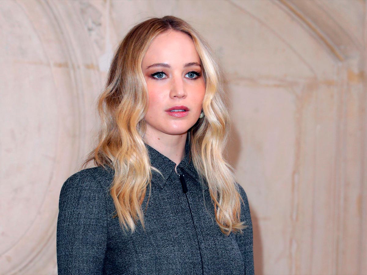 Jennifer Lawrence has an "H2O" Tattoo