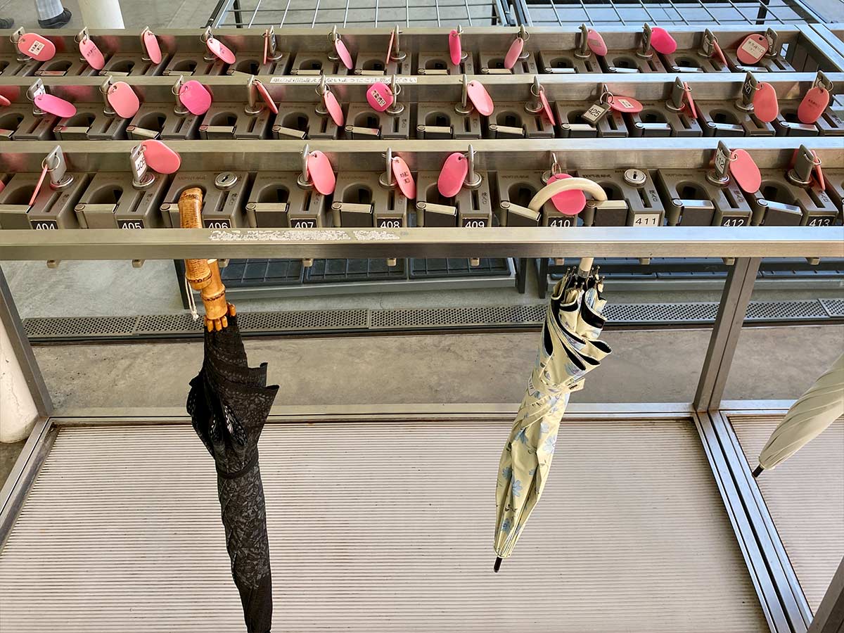 These umbrella locks