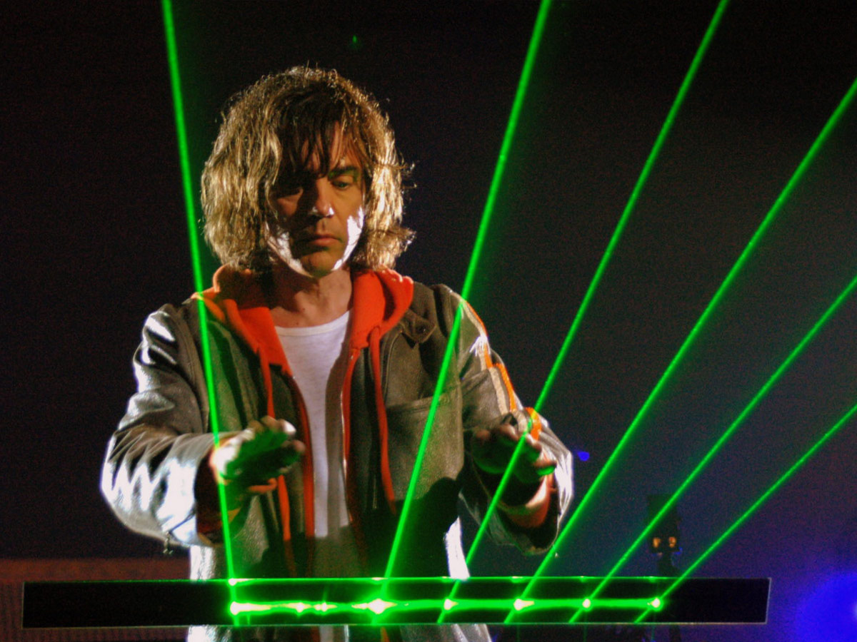 Jean-Michel Jarre - 1,300,000