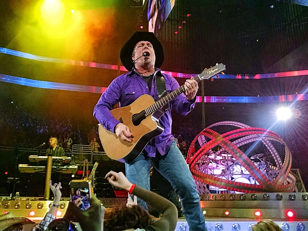 Garth Brooks - 102,000