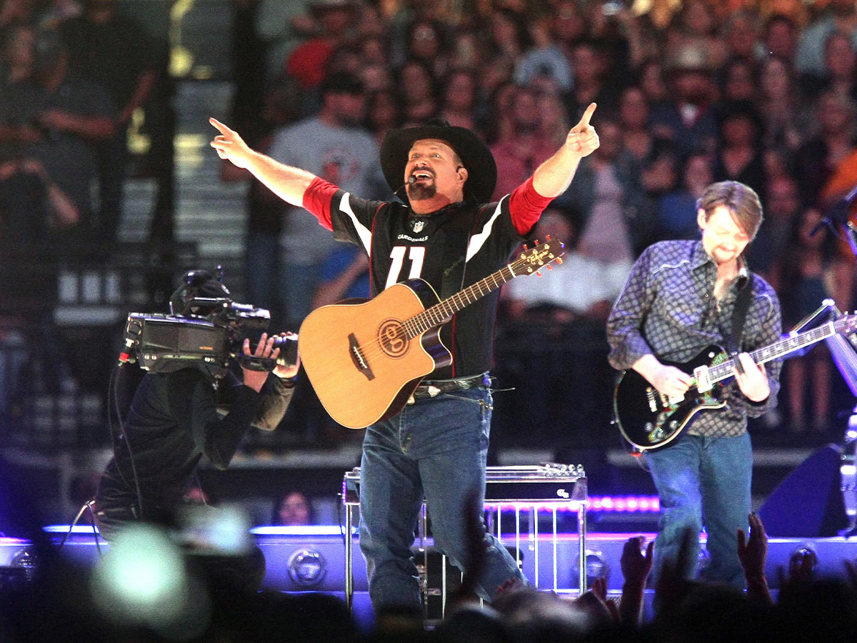 Garth Brooks - 84,000