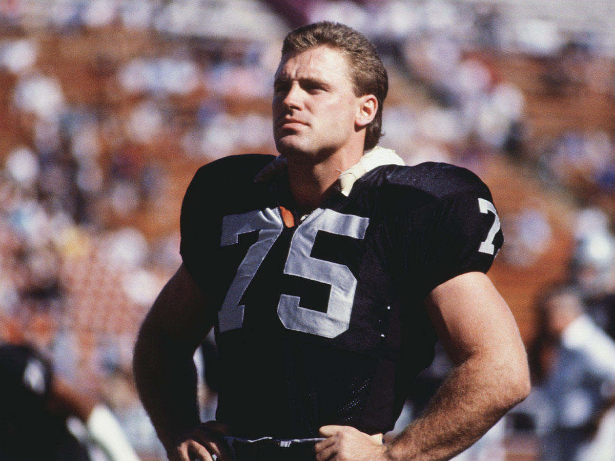 Las Vegas Raiders – Howie Long (DE)