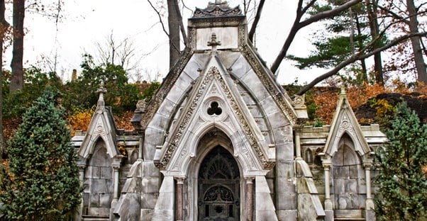 15 Hauntingly Beautiful Mausoleums Around The World main image