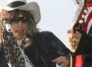 Steven Tyler Is Still the Demon of Screamin'