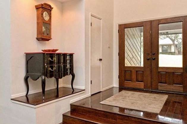 Mismatched Entryway Decor