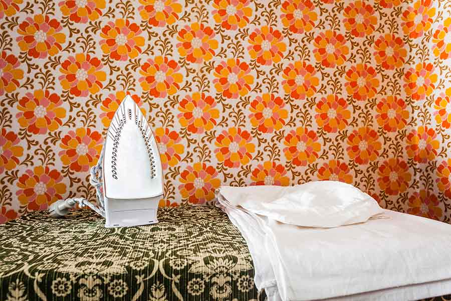 Gardant les Vieux Papiers Peints 