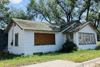 curb appeal mistakes that lower your home's value
