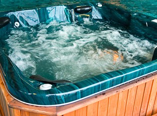 5 Benefits of Owning a Hot Tub