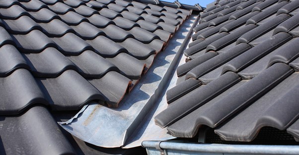A close up of a roof with shingles chosen to accommodate the shape