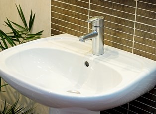 Bathroom Sinks: How to Find an Affordable Option