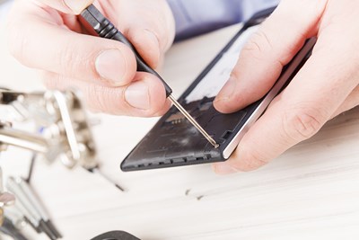 Repair or Replace: What to Do With a Broken Cell Phone