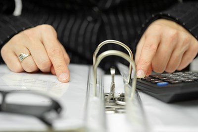 Pros and Cons of Combining 401K Administration with Payroll Service