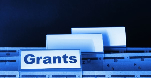 A file label for Grants that contains Pell Grant applications.