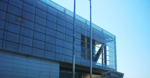 The glass exterior of the Clinton Presidential Library building.