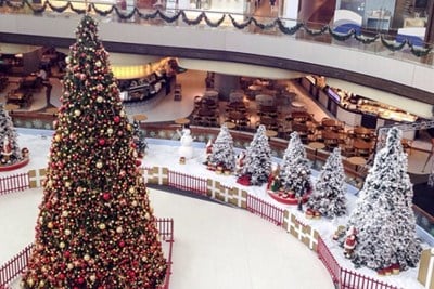 15 Breathtaking Christmas Displays from Around the World