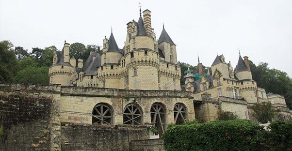 15 Beautiful Castles That Are Still in Use main image