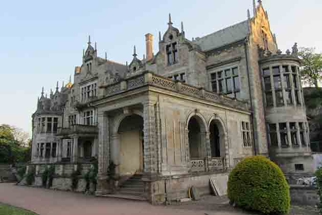 30 Abandoned Castles That Are Hauntingly Beautiful