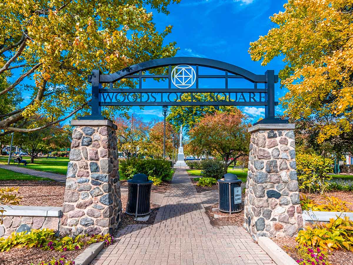 Illinois – Woodstock