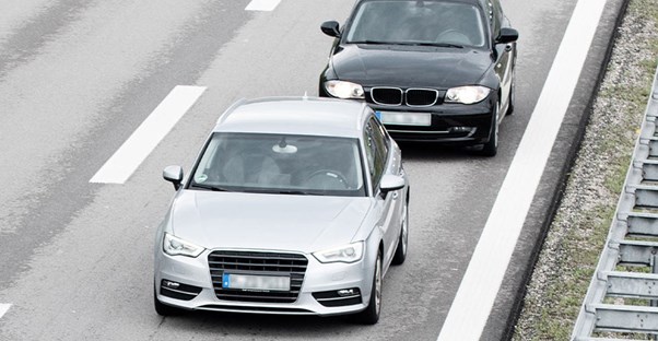 30 Road-Rage Inducing Things People Do Every Day main image