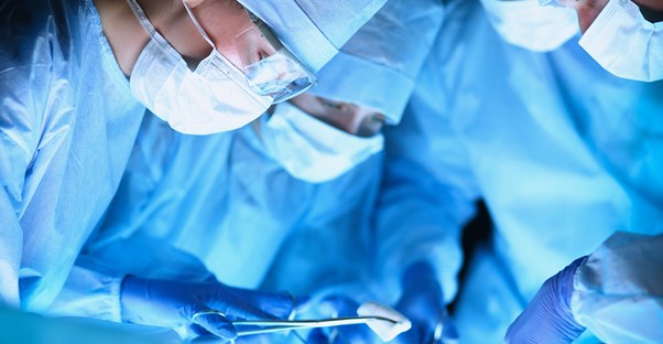 Doctors perform an organ donation