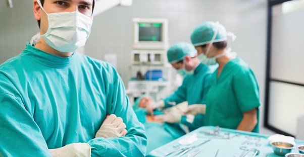 surgeons preparing for lap band surgery
